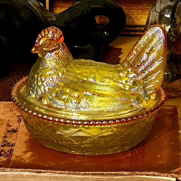 Marigold Mosser Glass Hen on Nest – LG Wright Mold – Split Tail – Woven Nest Cov - Picture 1 of 5